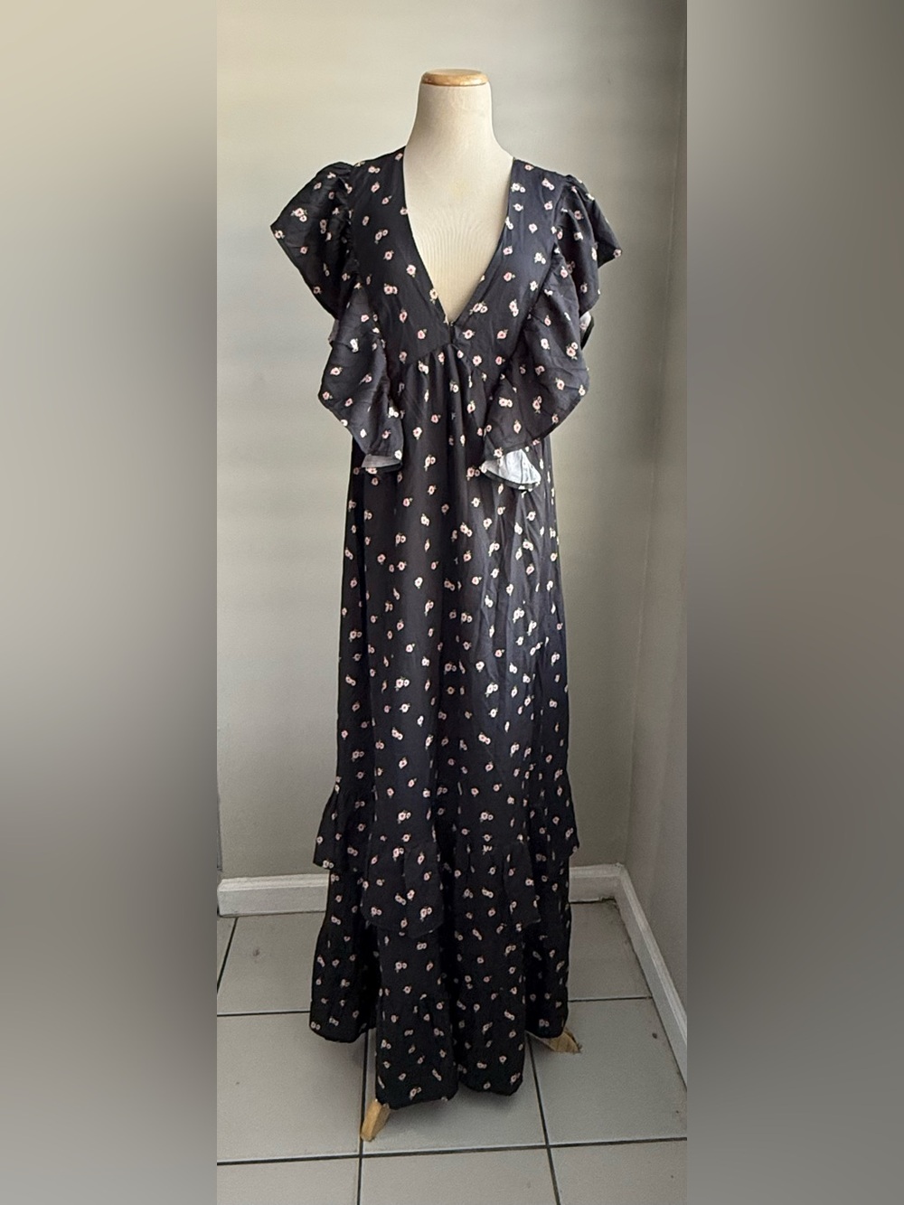 NWT Large Forever21 Black and Pink Floral Butterfly Sleeve Maxi Dress